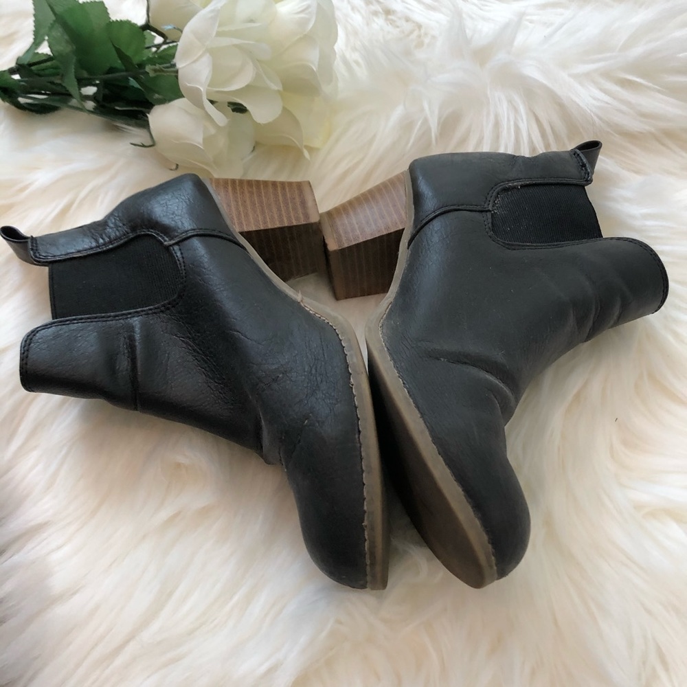 Old Navy black booties